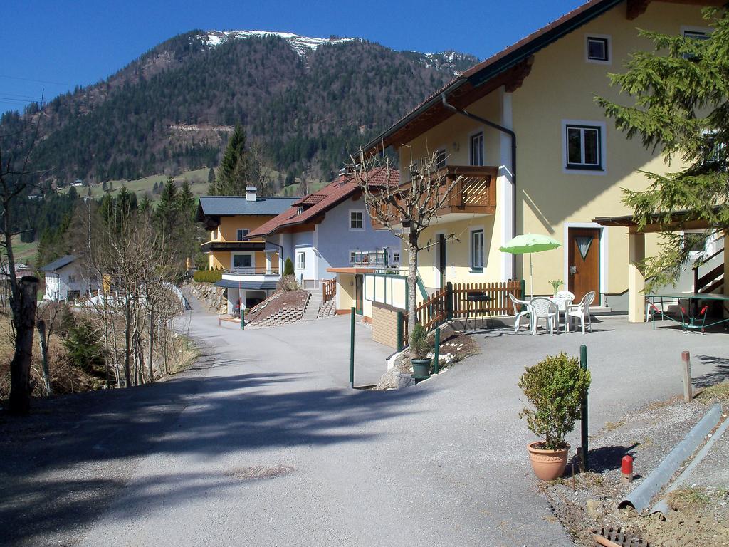 Appartement Haus Mary à Russbach am Pass Gschütt Extérieur photo